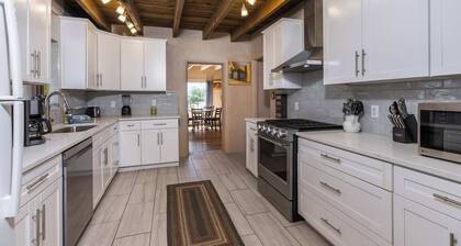 Medina Casita - Mountain Views, Firepit, Pets Okay