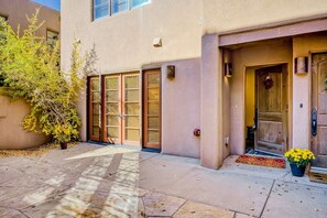 Exterior detail - Casita Luna - Luxury Condo only Steps to the Plaza (Santa Fe)