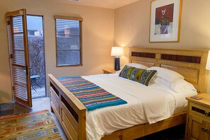 Iron/ironing board, WiFi, bed sheets - Casita Luna - Luxury Condo only Steps to the Plaza (Santa Fe)