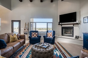 TV, fireplace
