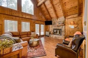 TV, fireplace, DVD player, offices - Coyote Cabin - Deck Views, Gameroom, Close to Golf (Angel Fire)
