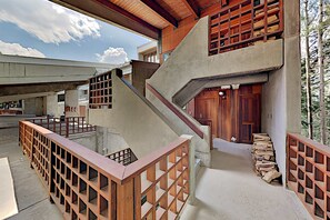 Property grounds - Modern Mountain Escape - Walk to Lifts & Town (Taos Ski Valley)