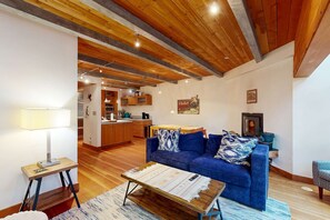TV, fireplace, DVD player, offices - Modern Mountain Escape - Walk to Lifts & Town (Taos Ski Valley)