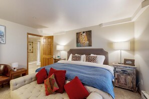 2 bedrooms, iron/ironing board, WiFi, bed sheets - St Moritz Condos 202 - Patio, Walk to Lifts & Town (Taos Ski Valley)