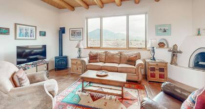 Charming adobe home with mountain views & natural light - central to attractions