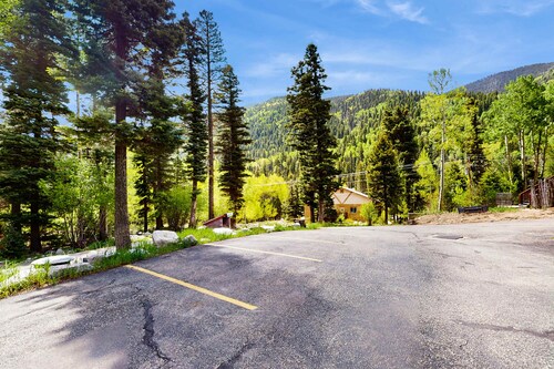 Sweet Retreat - Ski Valley Condo, Gym, Game Room