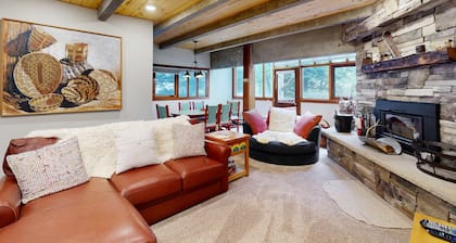 Luxe Slopeside Condo: Balcony, Fireplace & Covered Parking