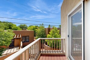 Property grounds - Susan's Hideaway - Santa Fe Charm & Walk to Plaza (Santa Fe)