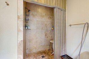 Shower, towels, shampoo - Pine Valley Lodge - Views, Deck, Firepit & Sauna (Angel Fire)