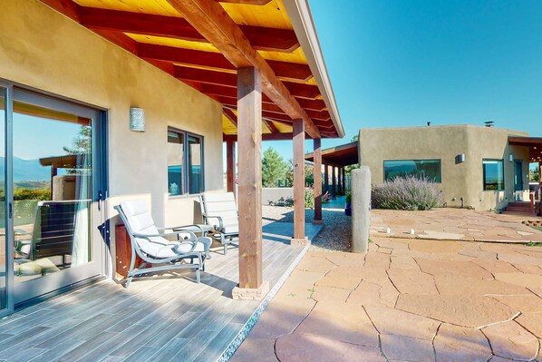 Terrace/patio - Cottam Pines B - Hot Tub, Pickleball & Mtn Views (Taos)