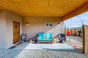 Terrace/patio - Margaritavilla - Sweeping Mountain Views & Hot Tub (El Prado)