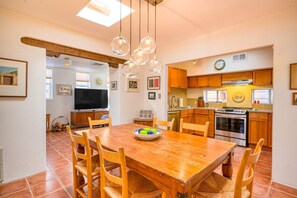 Dining - Santa Fe Serenity - Walk to Railyard, Dog Friendly (Santa Fe)