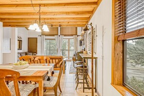 Dining - Timbers Townhouse 1 - Walk to Lifts, Hike & Bike (Angel Fire)