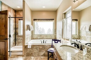 Shower, towels, shampoo - Vista Linda Cabin - Views, Sauna, Deck & Dog Okay (Angel Fire)