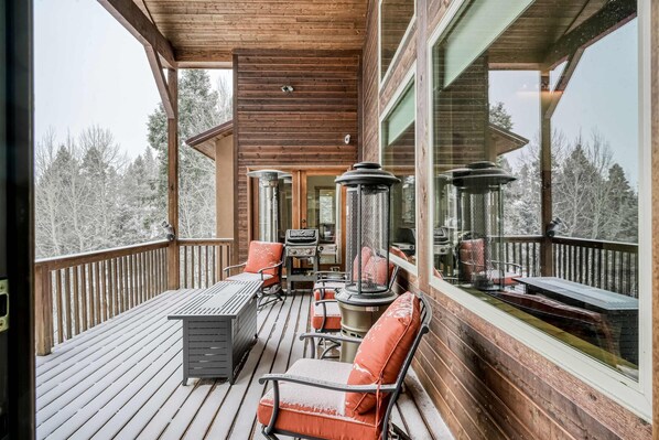Terrace/patio - Vista Linda Cabin - Views, Sauna, Deck & Dog Okay (Angel Fire)