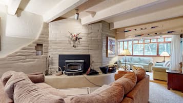 TV, fireplace, DVD player, offices