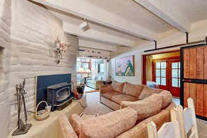 TV, fireplace, DVD player, offices