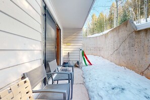 Terrace/patio - Gold Creek 206 - Walk to Lifts & Mountain Views (Angel Fire)