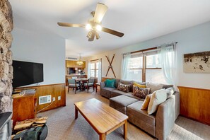 TV - Gold Creek 206 - Walk to Lifts & Mountain Views (Angel Fire)
