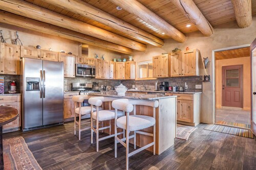 Hora Feliz - Mountain Views, Hot Tub & Game Room