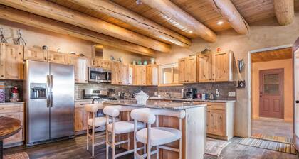Hora Feliz - Mountain Views, Hot Tub & Game Room