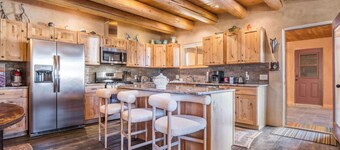 Hora Feliz - Mountain Views, Hot Tub & Game Room