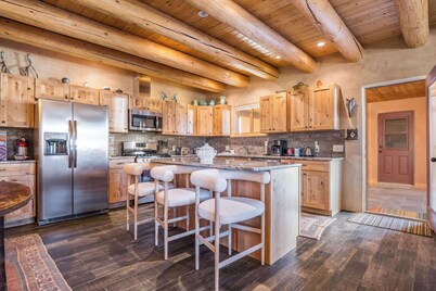 Hora Feliz - Mountain Views, Hot Tub & Game Room