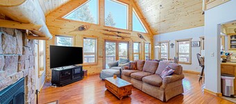Idyllic five-acre retreat with private hot tub, games, deck, & mountain views