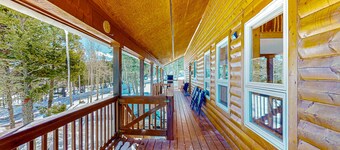 Parker Chalet - Huge Views, Hot Tub, Steps to Hike
