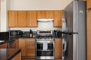 Private kitchen - Laguna Azul | Big Patio Views, Trails & Pickleball (Santa Fe)