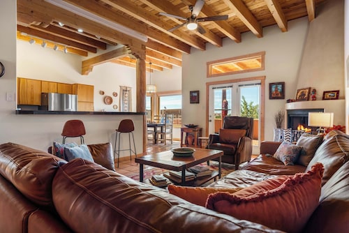 Laguna Azul - Patio, Mountain Views, Trails