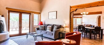 Mountain-view home with private hot tub, enclosed yard, washer/dryer, patio