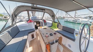 Property grounds - Sun-Kissed Sailing Adventure in Islas Sarónicas (Alimos)