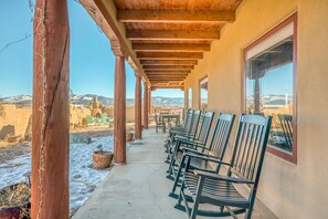 Terrace/patio - Casa del Sol Naciente - Hot Tub, Huge Views, Patio (El Prado)