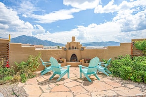 Terrace/patio - Casa del Sol Naciente - Hot Tub, Huge Views, Patio (El Prado)