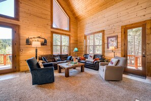 TV, fireplace - Secluded log home with mountain & forest views deck - one mile to lifts (Angel Fire)