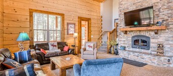 Secluded log home with mountain & forest views deck - one mile to lifts