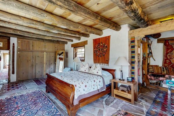 2 bedrooms, travel crib, WiFi, bed sheets
