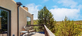 Casa Celestial - Secluded Retreat & Santa Fe Charm