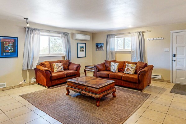 TV, fireplace, DVD player, offices