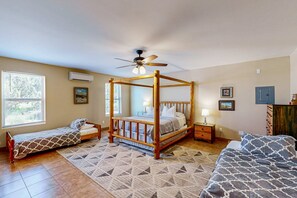2 habitaciones, tabla de planchar con plancha, wifi y ropa de cama 
