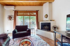 TV, offices - Casa Belleza - Close to Plaza, Dog-Friendly Yard (Taos)