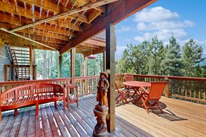 Outdoor dining - El Camino Real Retreat - Views, Hot Tub & Pets Ok (Angel Fire)