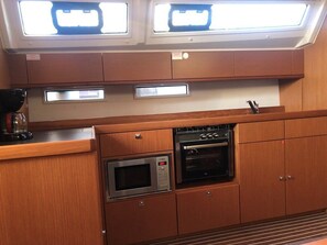 Private kitchen - Sun-Kissed Sailing Adventure in the Dodecanese Islands (Kos)