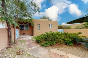 Exterior - Kathryn Place Casita - Walk to Downtown & Railyard (Santa Fe)