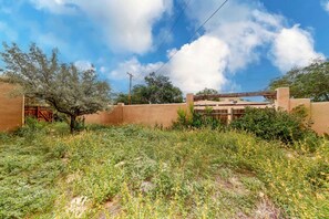 Property grounds - Kathryn Place Casita - Walk to Downtown & Railyard (Santa Fe)