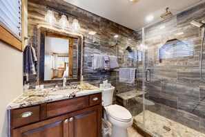 Shower, hair dryer, towels, shampoo - The Lift C2 - Walk to Lifts & Town, Mountain Views (Angel Fire)