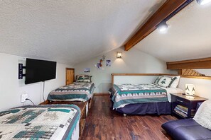 2 bedrooms, iron/ironing board, WiFi, bed sheets - The Lift C2 - Walk to Lifts & Town, Mountain Views (Angel Fire)