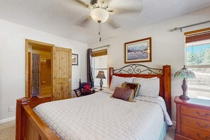 3 bedrooms, WiFi, bed sheets - Angelica's Sorrento Home - Hike & Monte Verde Lake (Angel Fire)
