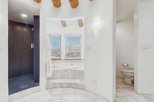Southwest Stunner - Hot Tub, Sauna & Game Room